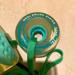 Moxi gummy wheels sea foam